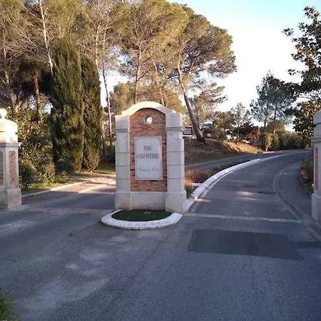 Apartmán Vacation With Pool, Tennis, Petanque & Parking